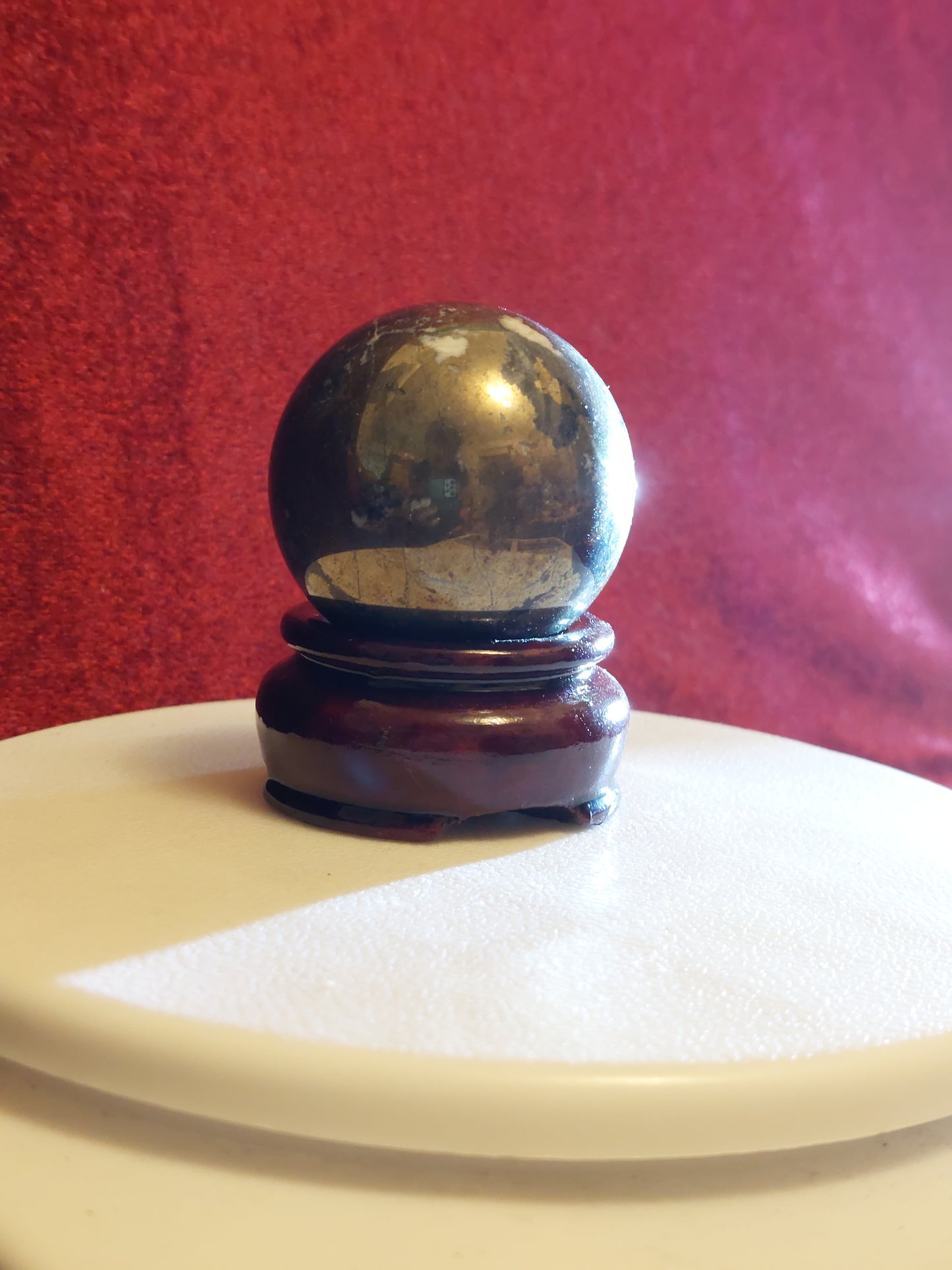 黄銅鉱の水晶球(自由な1つの木の座席)丸玉(ルース・置物用)