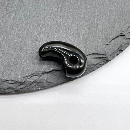 ブラックアゲート勾玉, 天然石 パワーストーン 勾玉, ブラックアゲート勾玉, 厄除け 開運 お守り 曲玉 約22 x 14 x 7mm