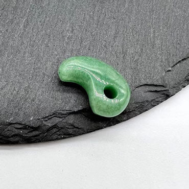 グリーンアベンチュリンストーン勾玉, 天然石 パワーストーン 勾玉, グリーンアベンチュリンストーン勾玉 厄除け 開運 お守り 曲玉 約22 x 14 x 7mm