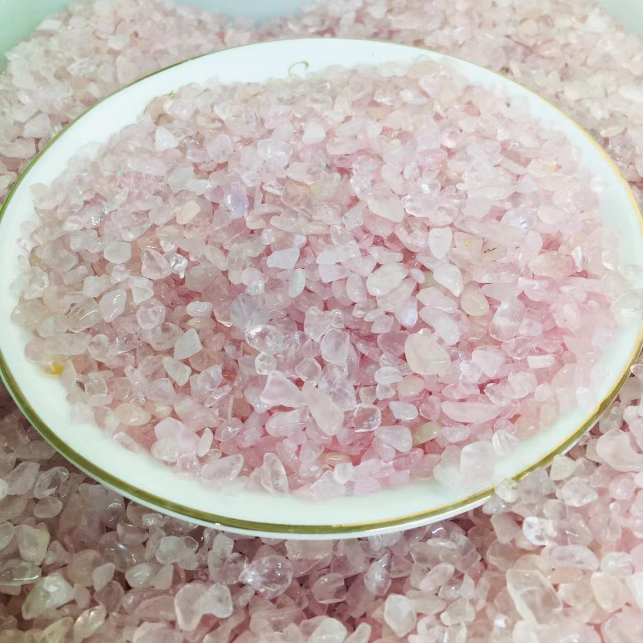 Natural crystal crushed stone JPY 850/KG