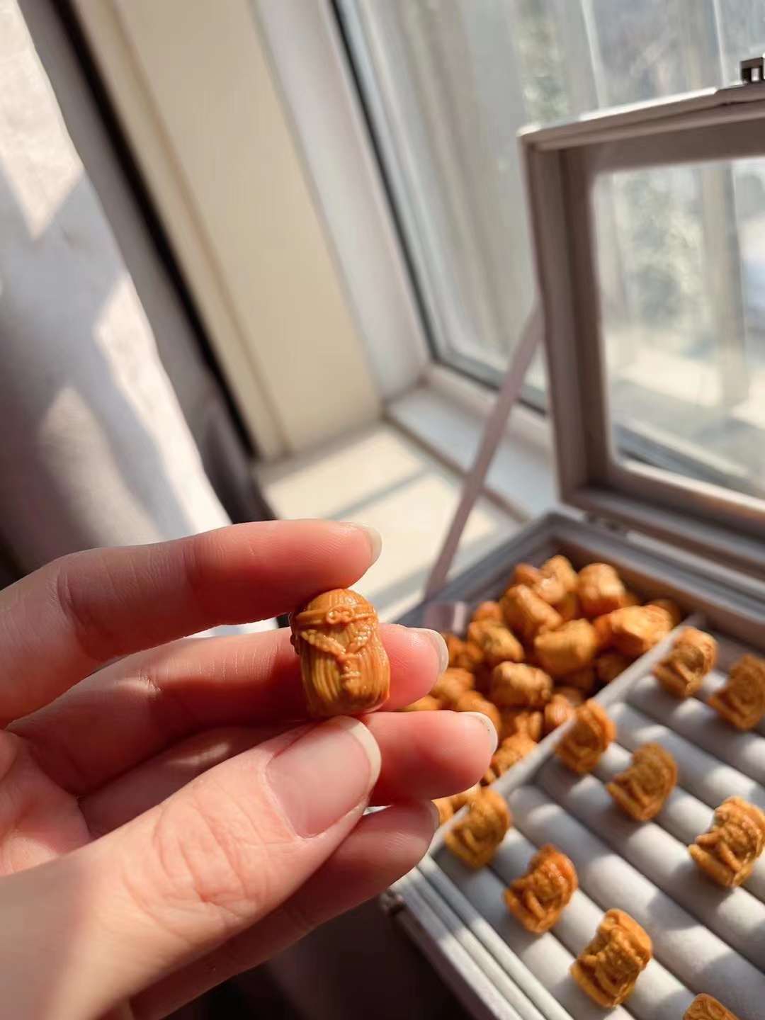 新入荷商品!! 老山白檀の富の神 JPY380/個