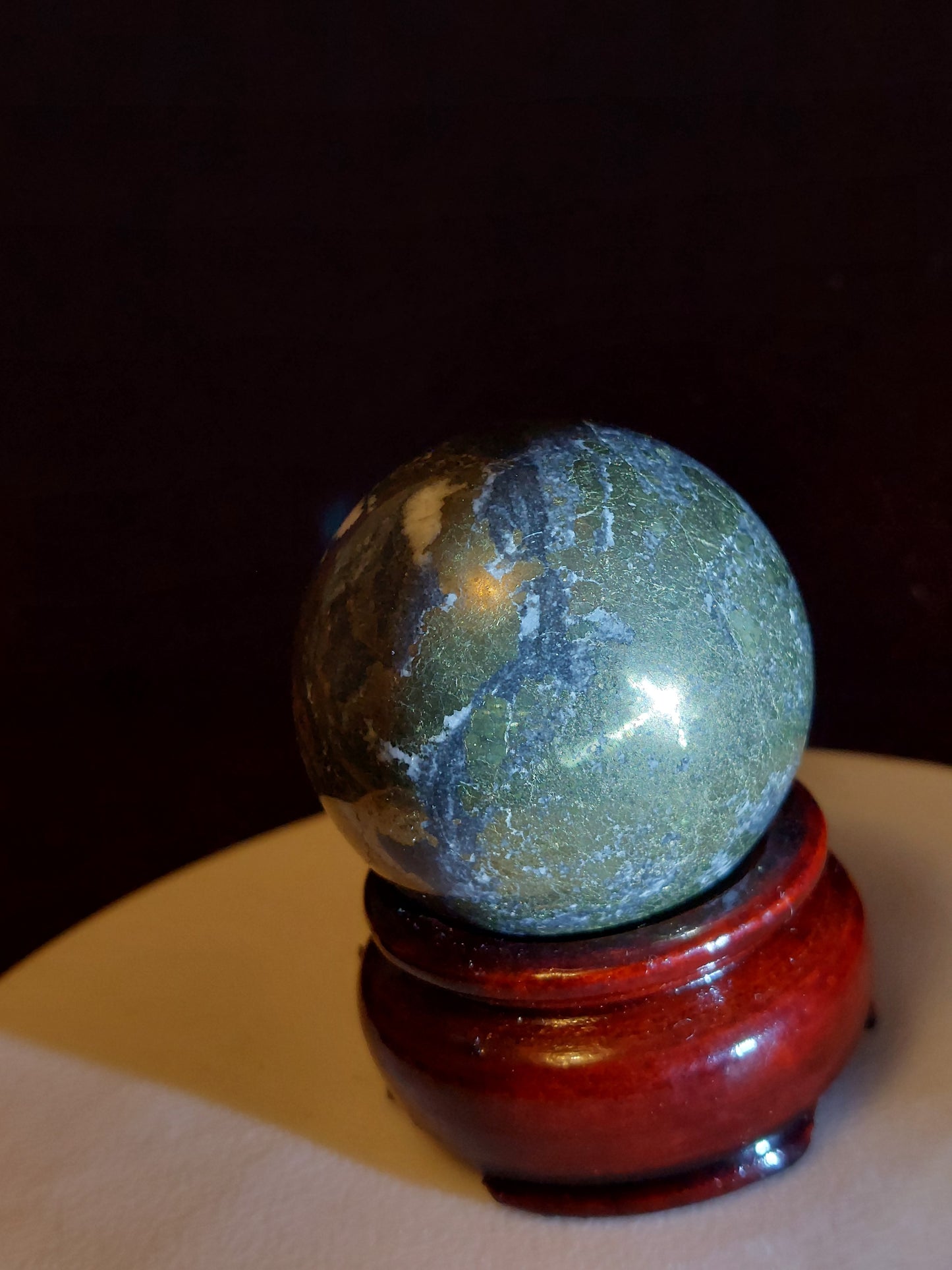 黄銅鉱の水晶球（自由な1つの木の座席）丸玉(ルース・置物用)