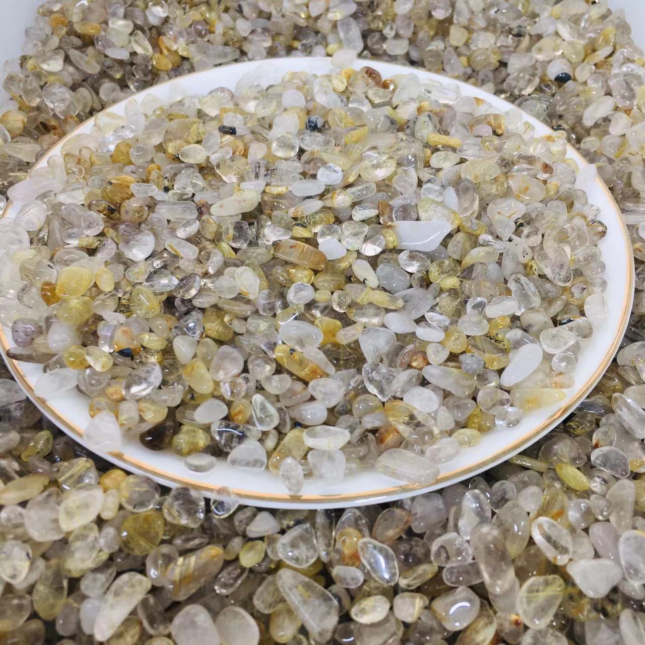 金色の髪の結晶砕石  JPY 3,600/KG  浄化用品
